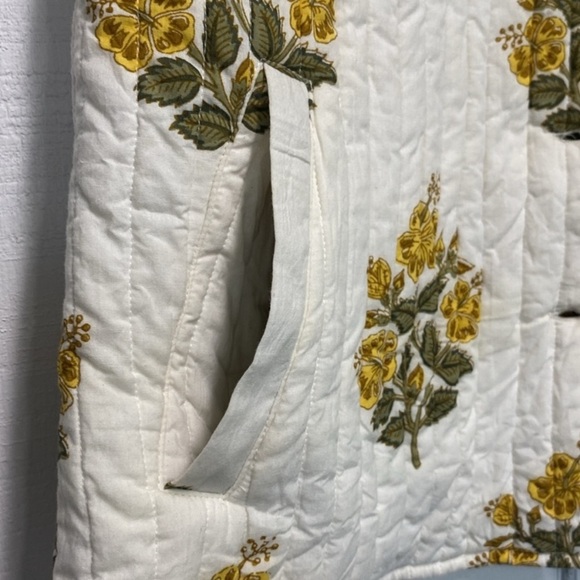 Quilted Floral Reversible Vest Boho
Handmade Free People Inspired Festival - Picture 4 of 9